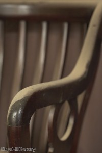 Wooden furniture is a mainstay of country-style decorating.