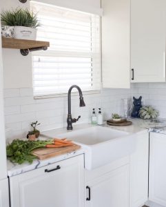 Treat your kitchen window to one of to the most popular window treatments available the classic wood blinds or faux wood blinds Photo credit @sonorandesertliving