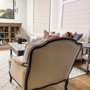 Solid Print Roman Shades in Bergamo Snow_Credit @alittledoseofjen