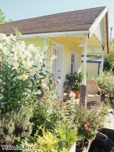 Muted colors and natural materials are features of cottage and farmhouse decorating styles.
