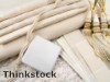 Home decorators have a wide range of decorating options, from vintage furnishings to those with a 1960's influence.
